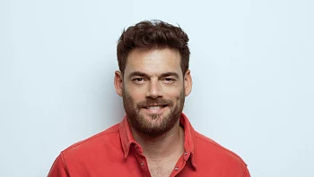 רגע אחרי האירוסים: התפקיד המסקרן הבא של השחקן האהוב