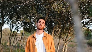 היוצר הצעיר והמבטיח חושף: "אני לא רוצה שהזמן יעבור"