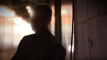 "חיים את החטופים": איש הצללים של מנהלת השבויים והנעדרים מדבר