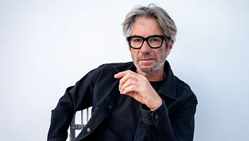 "לומד להיות שלם עם החלק שחסר": יובל בנאי בשיר געגוע לאימו