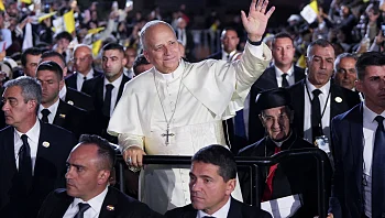 שבוע לאחר חיסול רמטכ"ל חיזבאללה: האפיפיור הגיע ללבנון