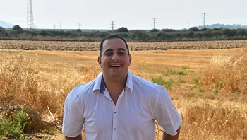 היוצר שנולד עם שיתוק מוחין: "אני מוכן לצאת החוצה"