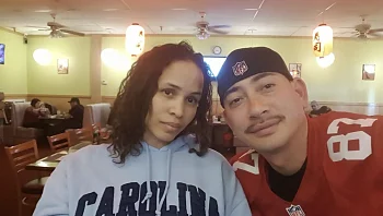 כוכבת פורנו ערפה את ראשו של בעלה לשעבר לאחר שהתחתנה עם בנו