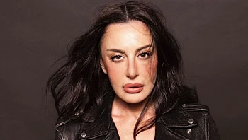 "אוספת את השברים": הזמרת בשיתוף פעולה עם יוצר מפתיע