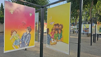 בילוי נעים: אמנות, פרחים ועגלת קפה בעיר הקטנה שבשרון