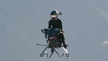 חלום שהתגשם: אופנוע מעופף המופעל בכוח סילון