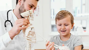 אורתופד ילדים – מומחיות שמשנה חיים בגיל הכי רך