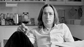 45 שנים אחרי מותו, ג'ון לנון הפך למיתוס. אמונותיו - לא