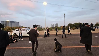 רכב פרץ את החסימות בהפגנת החרדים ודרס נער בן 16, מצבו בינוני