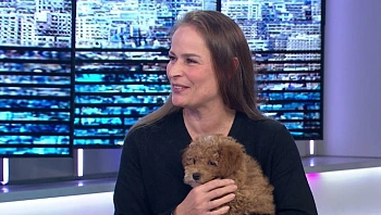 מתמודדת עם חרם באמצעות כלב תמיכה רגשית: "הוא מריח לחץ - ומבין"