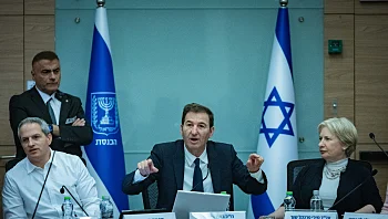התנגחות בייעוץ המשפטי, צעקות ועימותים: המרוץ לחוק הפטור
