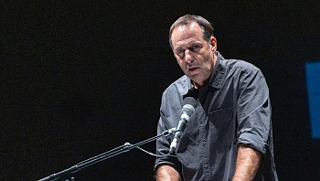 "בלי תקשורת אין דמוקרטיה": עשרות עיתונאים בכנס חירום