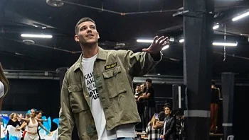 "הנוסעים מופתעים": הזמר המצליח שמגיע ברכבת להופיע בפסטיגל