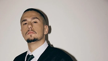 כבר לא רק אח של: דניאל אזולאי חושף צד רגיש ושברירי