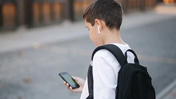 שר החינוך הודיע: על תלמידי יסודי ייאסר שימוש בטלפונים בשטח ביה"ס