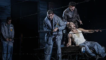 ברודווי זה כאן: ההצגה הזו היא יצירת מופת שחובה לצפות בה