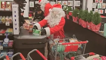 סנטה קלאוסים ו-40 שדונים שדדו סופרמרקט וחילקו את השלל
