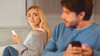 חוייב בפיצויים לאישתו אחרי שעשה לייק לתמונות של נשים אחרות