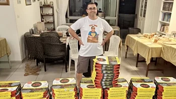 רצתה להזמין 80 משולשי פיצה וקיבלה 80 מגשים