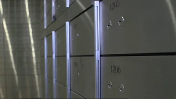 מיליוני דולרים מתחת לאדמה: ביקור במתחם הכספות בבני ברק