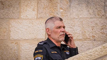 אחרי שהמפכ"ל ניסה להעבירו מתפקידו, יועמ"ש המשטרה פורש