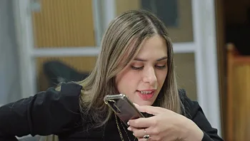"את דיברת עם גבר": עם מי מעיין מתייעצת רגע לפני החתונה?