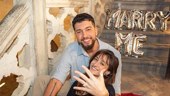 הלם! יוצא "האח הגדול" והזמרת התארסו אחרי פחות משנה של זוגיות