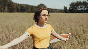 הסרט הזה מתיימר להיות יצירת מופת, אבל הוא מתסכל מאוד ומקשה להתחבר אליו