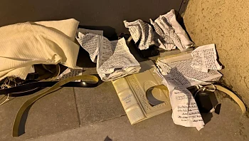 מחוץ לבית כנסת בגבעתיים: אדם תועד משחית תשמישי קדושה