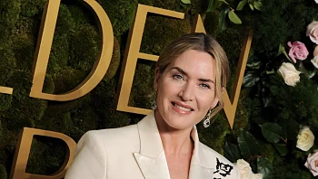 הכוכבת חושפת: "חוויותיי האינטימיות הראשונות היו עם בנות"