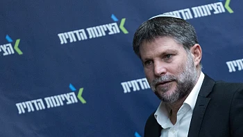 גורמים באוצר: להעלות מיסים, לקצץ יותר במשרדים