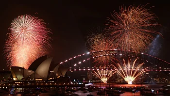 2026 כבר החלה אצלם: זיקוקים בסידני, חגיגות בניו זילנד