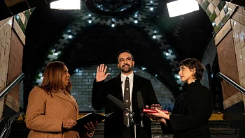 נשבע אמונים על קוראן: ממדאני הפך רשמית לראש העיר ניו יורק