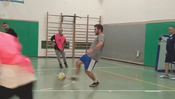 קבוצת הכדורגל שמעניקה לדרי הרחוב חלום: "הכוחות שלהם גדולים"