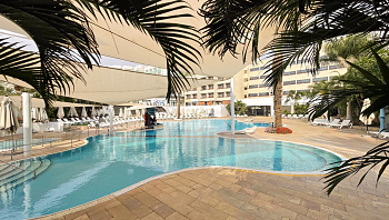 הבריחה לבריכה: 9 מלונות באילת בהם תבלו בבגדי ים גם בחורף