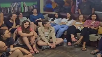 סוף עידן בקטמנדו: בית חב"ד עובר דירה - בשל אנטישמיות