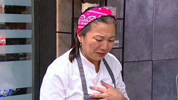 "אני לחוצה, רואה שחור בעיניים. אני היום לא מגישה את המנה"