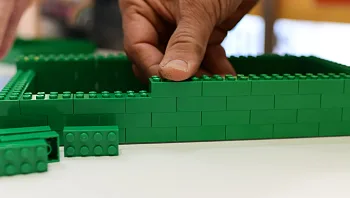 מעסיק את הגוף והנפש - ומרפא: איך הפך הלגו לכלי טיפולי?