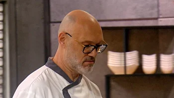 רגע לפני ההגשה מושיק משנה את המנה: "אין לנו זמן לשים את זה"