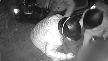 גנבו קרוב ל-100 אלף ש"ח: תועדו שוברים כספומט ולוקחים את הכסף