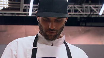 אושרי מסתבך עם המנה: "הגלידה הפכה להיות בטון ואי אפשר לערבב"