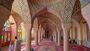 עם הפנים לאיראן: מסע תיירותי אל מדינה מרהיבה ורבת פנים