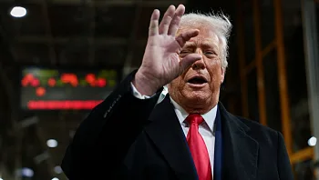 גרינלנד, אוקראינה ו"מועצת השלום": טראמפ מגיע לפורום הכלכלי