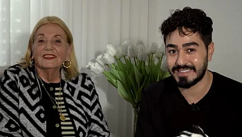 הטרנד שכבש את הרשת: "בכל פעם שנפתחה הדלת, נכנס נכד אחר"