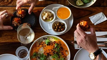 בואו למסעדה הזו בשביל הפסטות המיוחדות – והישארו למטבח הגאוני