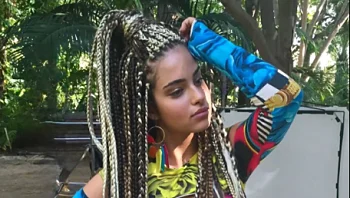 טרנד 2016: מדוע הסלבס מעלים תמונות שלהם מלפני עשור?