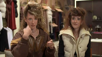 בעשר אצבעות: האחיות שעזבו קריירה - והקימו אימפריית אופנה