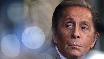 מעצב האופנה ולנטינו הלך לעולמו בגיל 93