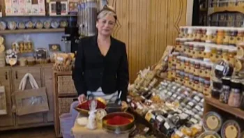 מאיראן לשוק התבלינים של ת"א: "מתפללת שהמצב ישתנה"