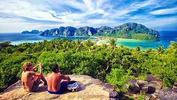 נתון היסטורי של 410,125 תיירים: הישראלים שוב שוברים שיאים